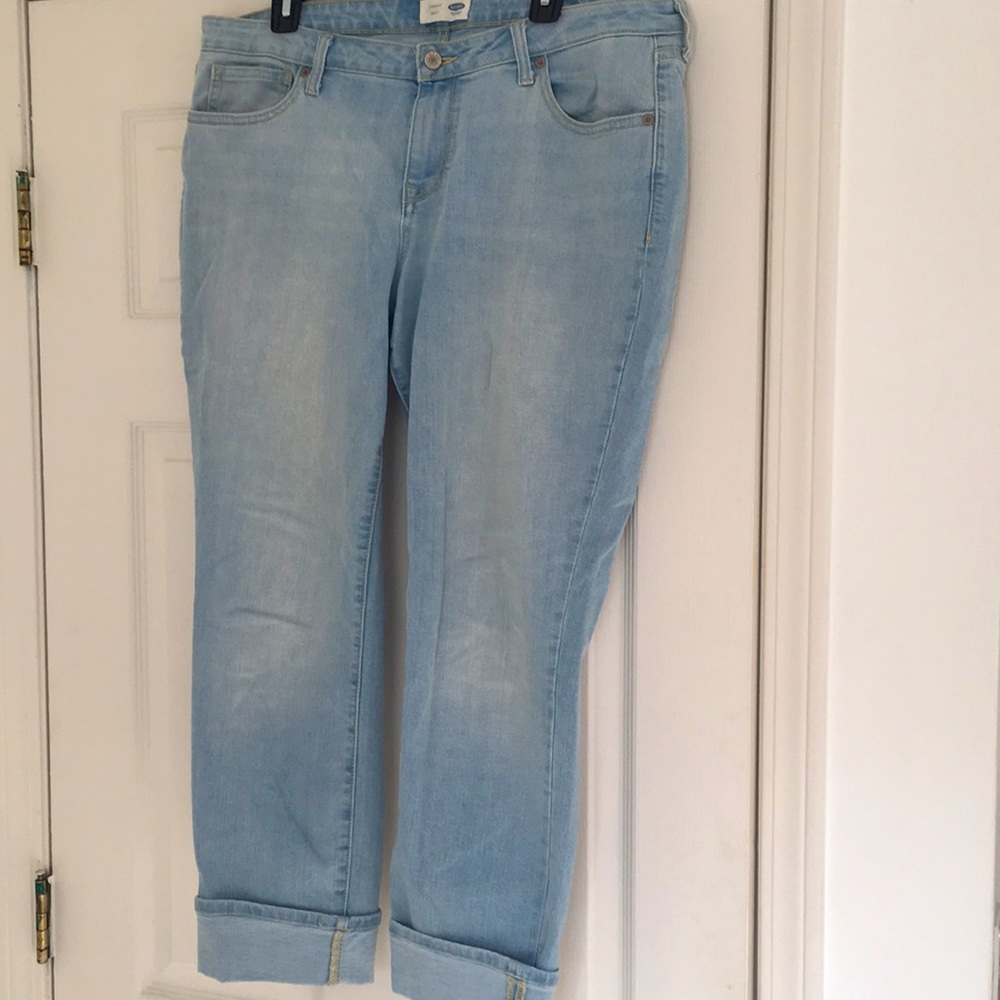Old Navy light wash denim cuff Capri